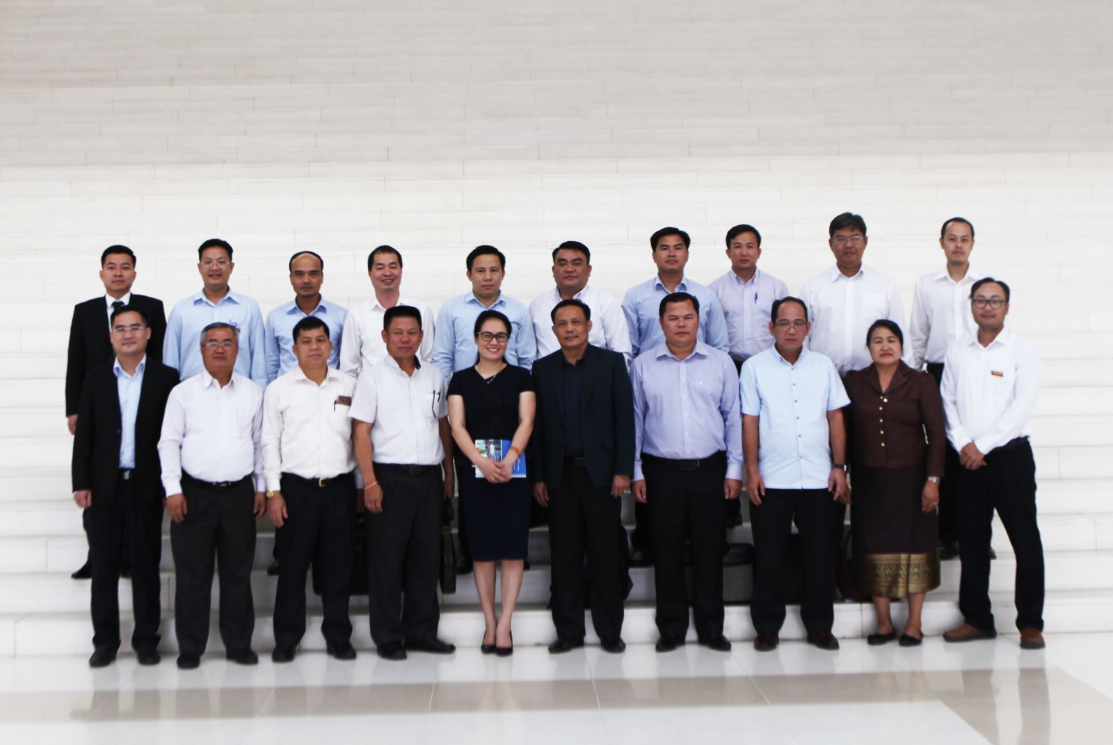 Phó Chủ nhiệm Văn phòng Phủ Thủ tướng Lào thăm Trung tâm Hội nghị Quốc gia